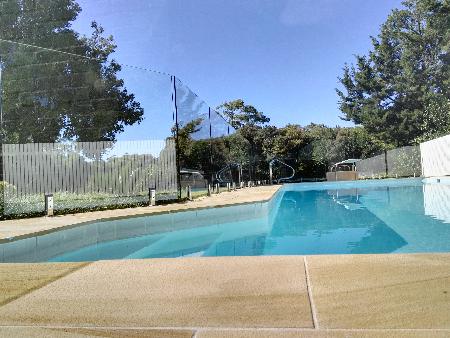 A Fantastic Pool Fence and Balustrade by Avant-Garde Glass Blacktown Avant-Garde Glass Blacktown (02) 8840 3934