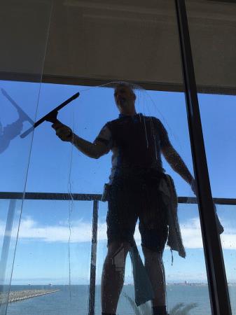 Leighs Window Cleaning Point Cook 0414 413 643