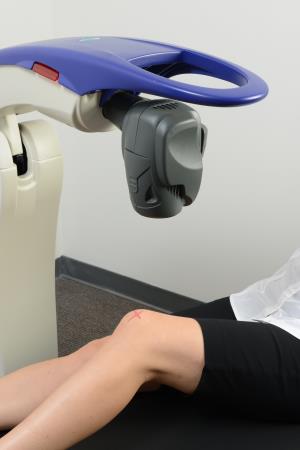 mls laser therapy treating patient with chronic knee pain Duluth Injury & Rehab Center Duluth (770)622-9355