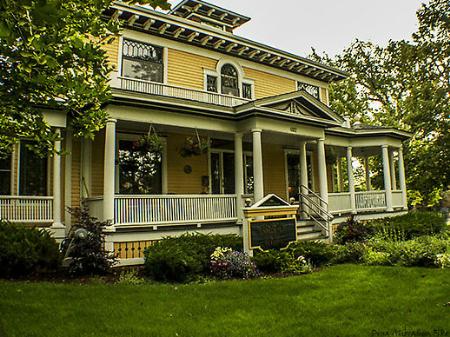The Edwards House Bed and Breakfast - Fort Collins, CO 80521 - (800)281-9190 | ShowMeLocal.com