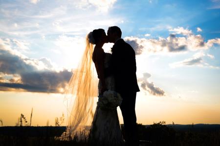 bride and groom kissing in front the sunset - www.adrianobatti.com Adriano Batti Photography Medford (781)306-1110