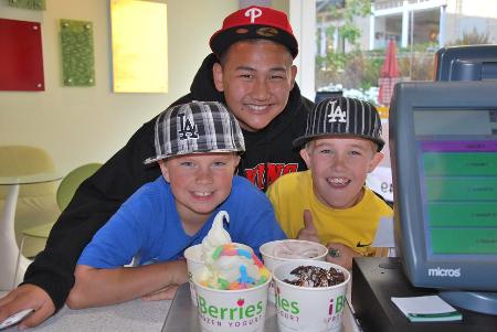 Happy Customers enjoying iBerries. Come see for yourself why they are so happy! iBerries Frozen Yogurt Rolling Hills Estates, Ca (310)265-0600
