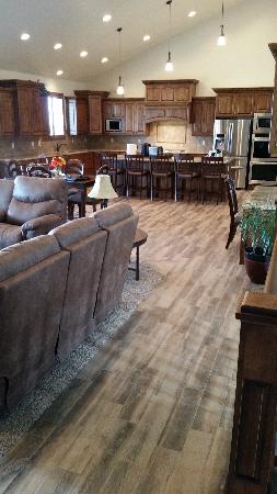 Kitchen and Dining Room, Porcelain and Travertine Bonneville Flooring & Supply Tooele (435)228-6964