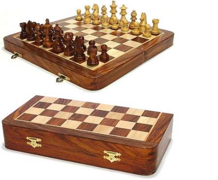 This Giant magnetic folding chess set features an inlaid maple and walnut chess board with combined self-store case, and a full set of magnetic maple and sheesham chess pieces. Great for travel!<br><br>King Size: 3-1/2?<br><br>16? x 16? Open Quality Games TX Houston (888)886-5834
